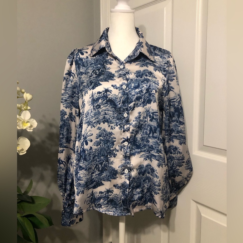 Shein toile blouse, Size small, silky, blue and white